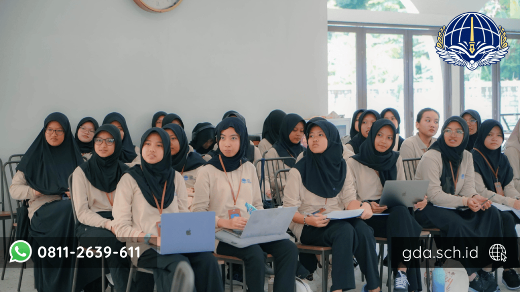 Sekolah Berasrama dengan Madrasah Diniyah Takmiliyah